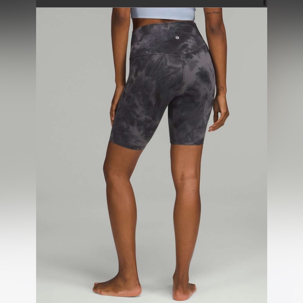Lululemon Align High-Rise Short 8"
Diamond Dye Pitch Grey Graphite Grey